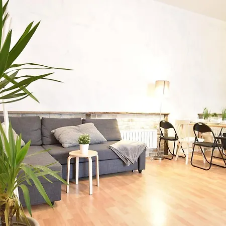Big Place In Center With Parking Apartment *