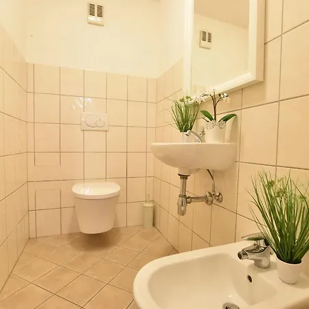 Big Place In Center With Parking *