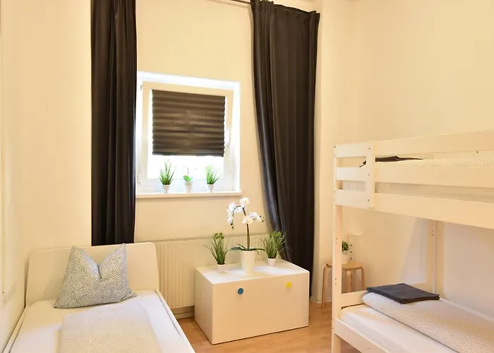 Big Place In Center With Parking *