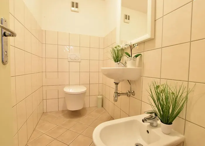 Big Place In Center With Parking *